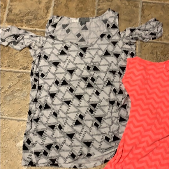 🌺 🤩2  EUC cold shoulder short sleeve tops - Picture 2 of 5